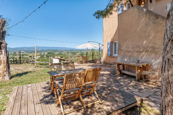 Apartment 'Bella Vista - La Belle Vie' with Mountain View, Shared Pool and Private Terrace in Dauphin, Parc naturel régional du Luberon