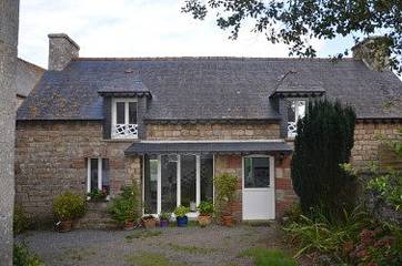 Gîte pour 4 personnes, avec jardin dans Lanrodec