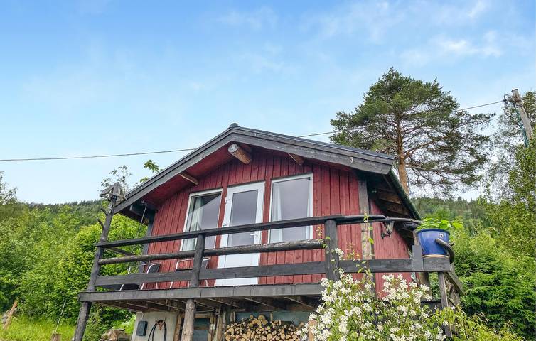 Ferienhaus für 4 Personen, mit Terrasse und Garten sowie Ausblick in Tingvoll