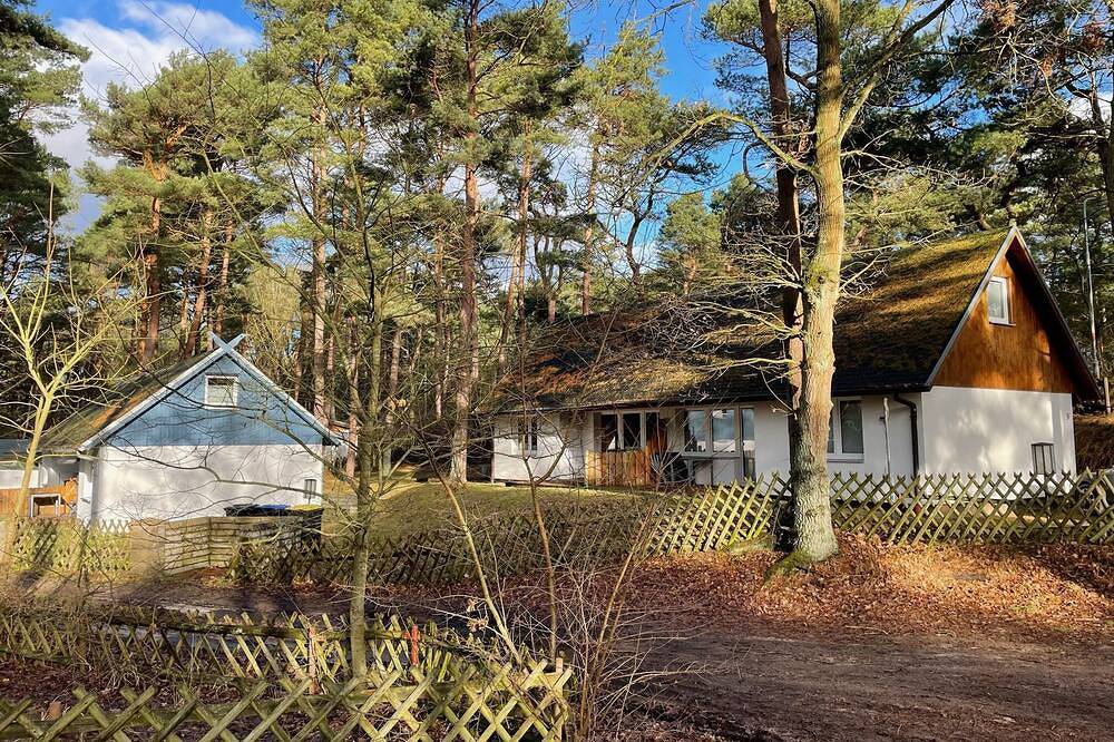 Familienglück im Grünen – D-Haus mit Strandnähe und Waldspaziergängen in Ostseebad Karlshagen, Karlshagen