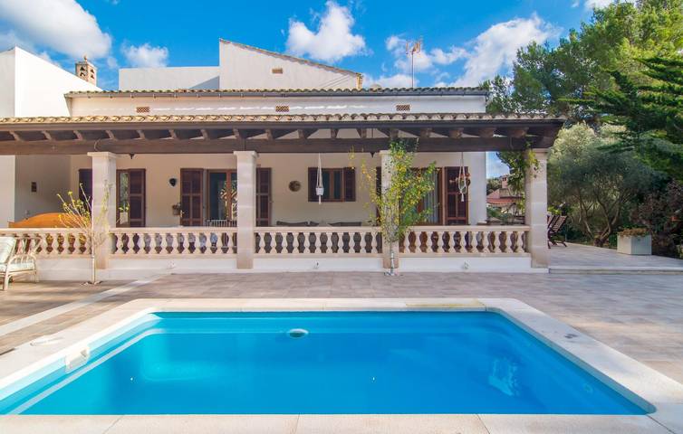 Soleado apartamento con terraza y piscina cerca de la playa de s'Illot in Sa Coma, San Lorenzo de Cardessar