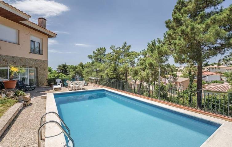 Chalet para 8 personas, con jacuzzi además de jardín y piscina - 1