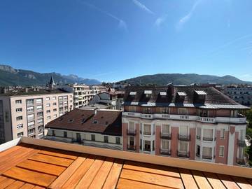 Gîte pour 2 personnes, avec balcon ainsi que vue sur le lac et vue dans Gare d'Annecy