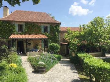 Cottage pour 2 personnes, avec terrasse et vue ainsi que piscine et jardin à Campsegret