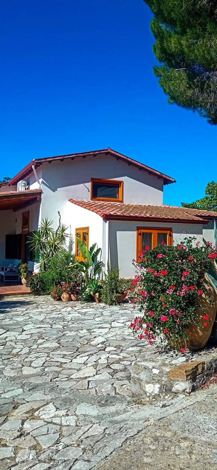 Villa con vista mare a 360° e vasca idromassaggio in Termini Imerese, Provincia di Palermo