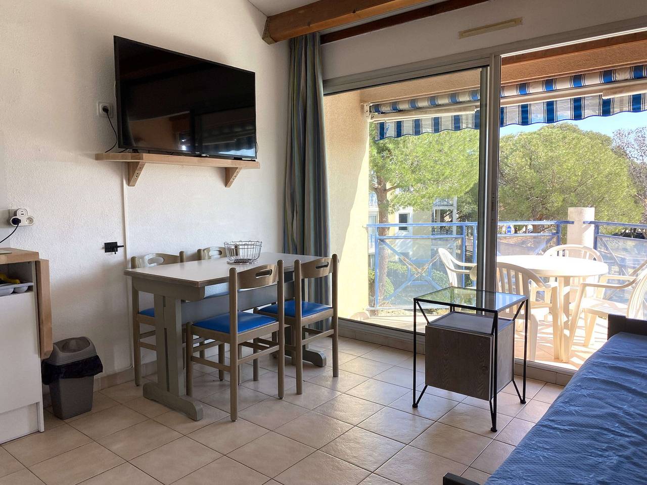 Entire apartment, Duplex 2-bedroom apartment with terrace and pool in Balaruc-les-Bains in Balaruc-les-Bains, Mediterranean Coast (France)