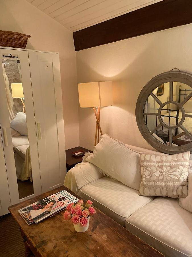 Gîte pour 2 personnes, avec terrasse ainsi que vue et jardin à Veigy-Foncenex - 3