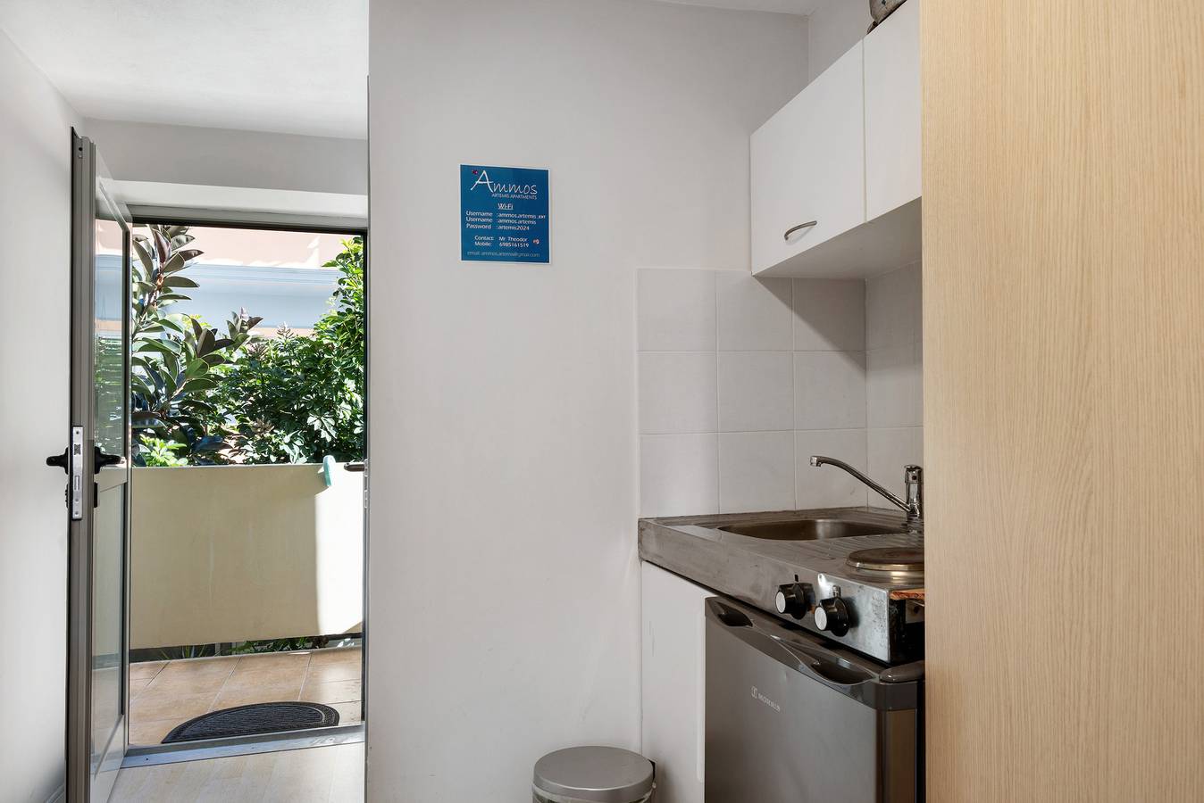 Ganzes Studio, Einzimmerapartment 'Meerseite' mit privater Terrasse, Wi-Fi und Klimaanlage in Artemida, Regionalbezirk Ostattika