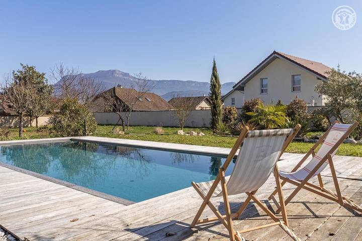 Gîte pour 6 personnes, avec jardin ainsi que piscine et terrasse