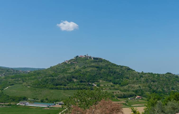 Location de vacances pour 7 personnes, avec balcon/terrasse et piscine à Motovun - 3