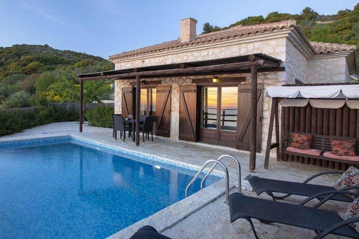 Holiday rental for 4 people, with pool and garden as well as balcony in Lefkada
