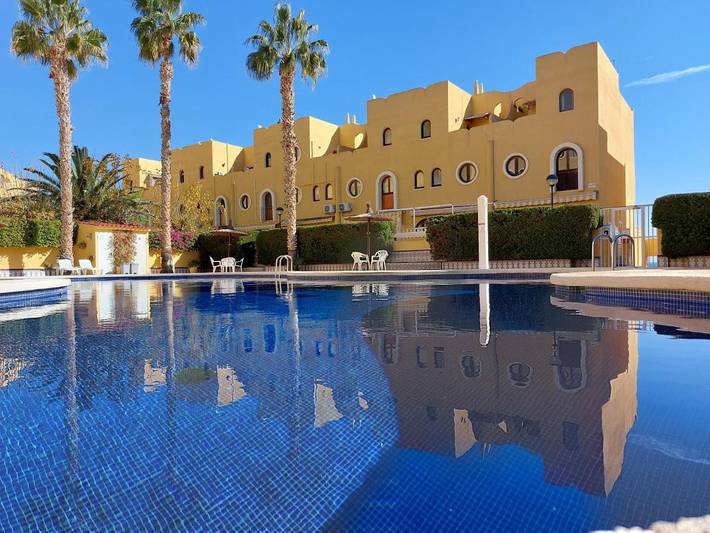 Bungalow para 4 personas, con Terraza y Jardín además de Piscina y Vistas en Campello