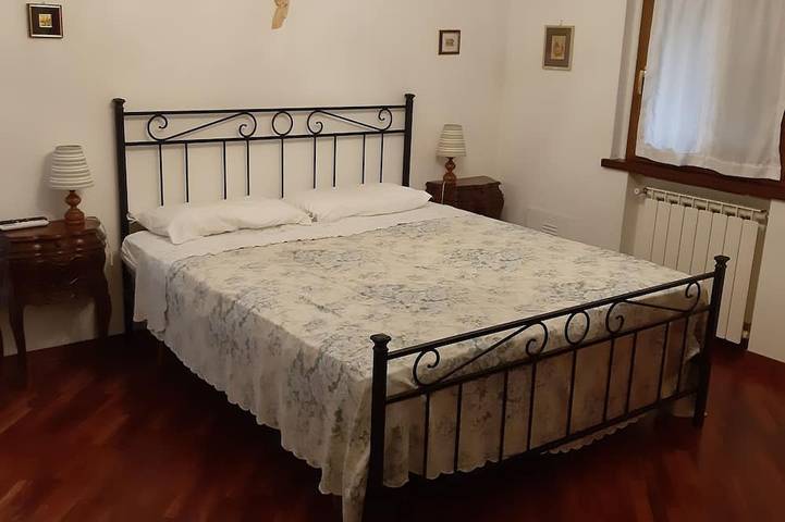 Villa 3 piani indipendente con garage e giardino privato in Sinalunga, Chianti