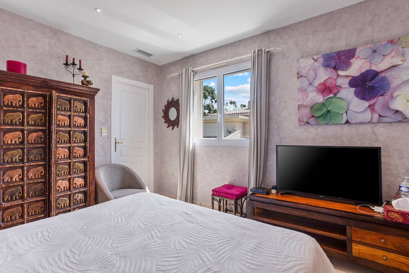 Chambre « Le Petit Ramsès - Éléphants » avec piscine partagée, Wi-Fi et climatisation in Sainte-Maxime, Côte méditerranéenne (France)