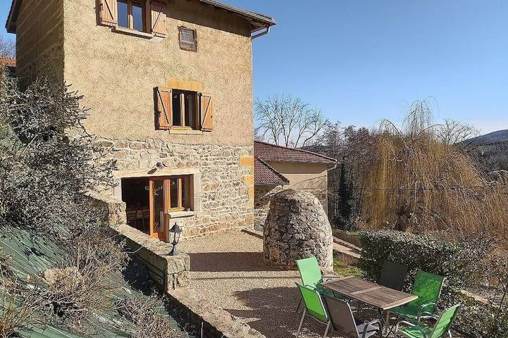 Location de vacances pour 6 personnes à Montrottier