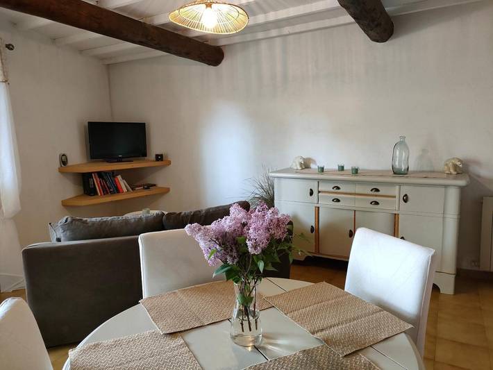 Gîte 'La Maison D'Yvette - L'authenticité' avec vue sur la montagne, Wi-Fi et climatisation in Le Barroux, Parc naturel régional du Mont-Ventoux