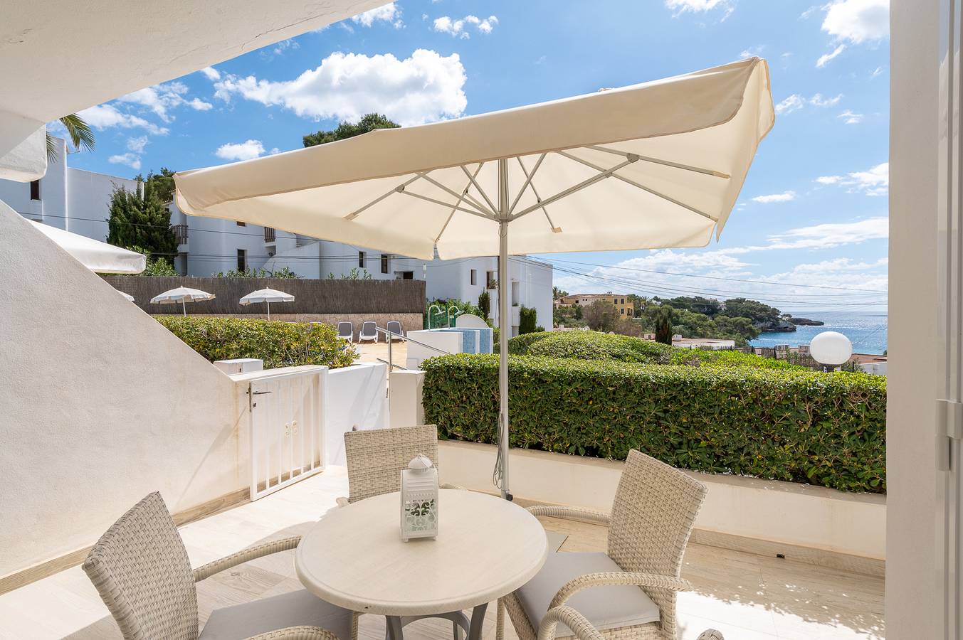 Entire apartment, Apartment 'Coral' with Sea View, Wi-Fi and Air Conditioning in Cala Serena, Felanitx