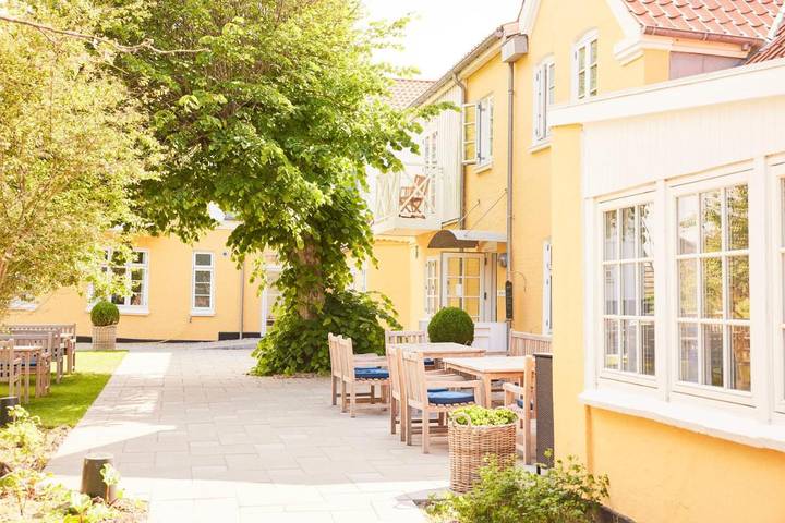 Hotel for 2 personer, med terrasse og udsigt samt have i Kandestederne