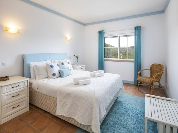 Casa de férias para 4 pessoas, com terraço e piscina em Benagil