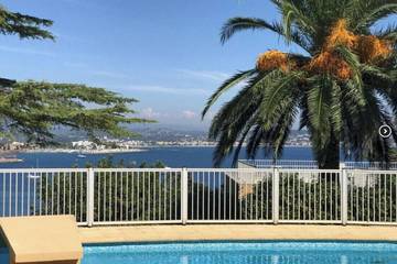 Ferienwohnung für 2 Personen, mit Pool und Terrasse sowie Garten in Théoule-sur-Mer