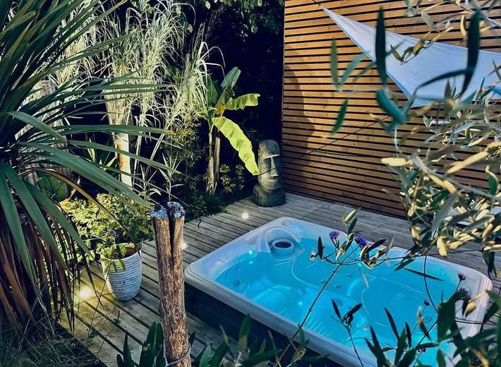 Gîte pour 2 personnes, avec terrasse et jacuzzi ainsi que jardin et sauna dans Plage de la Ville Berneuf - 4