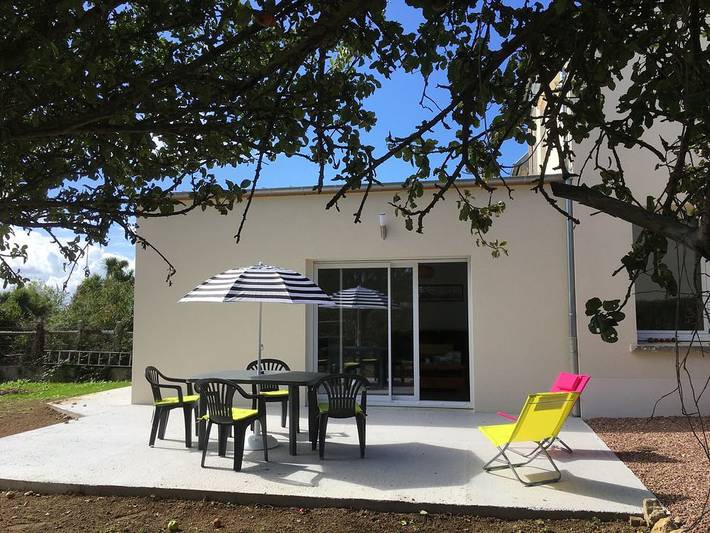Gîte pour 4 personnes, avec jardin et terrasse à Longues-sur-Mer