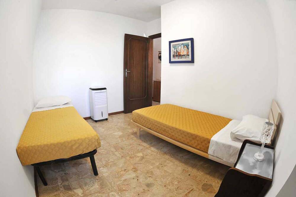 Ganze Wohnung, Apartment Lt Miramare Sea Front private garage 8 places in Giulianova, Giulianova (Gemeinde)