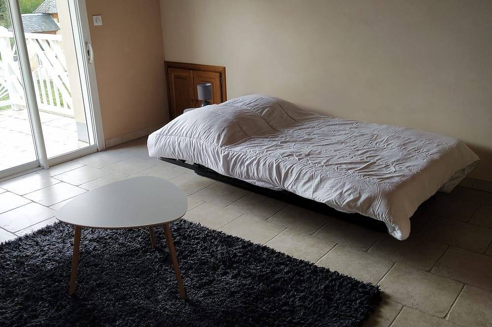 Maison alliant ancien et moderne en Aveyron in Lédergues, Aveyron