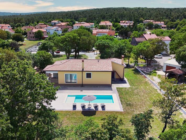 Ferienhaus für 5 Personen, mit Garten und Whirlpool sowie Terrasse und Pool - 1
