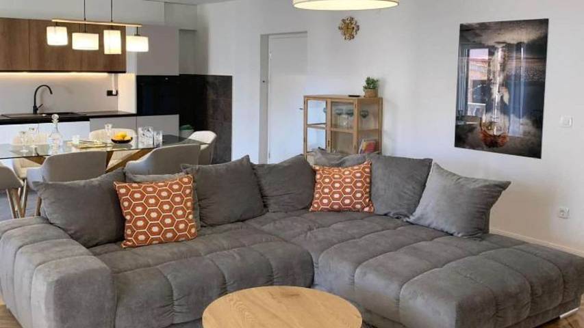 Ferienwohnung für 6 Personen, mit Sauna und Balkon, mit Haustier in Podstrana