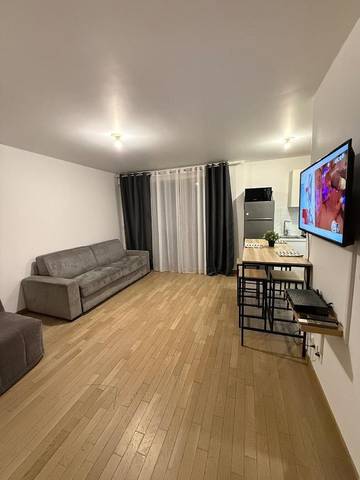Gîte pour 3 personnes, avec terrasse à Les Lilas