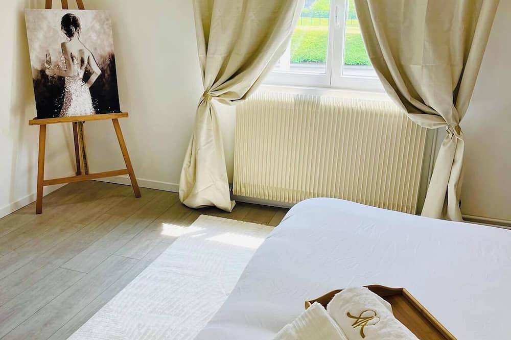 Modern, comfortable 2-bedroom gîte with whirlpool bath & sauna in Feignies, Avesnes-sur-Helpe