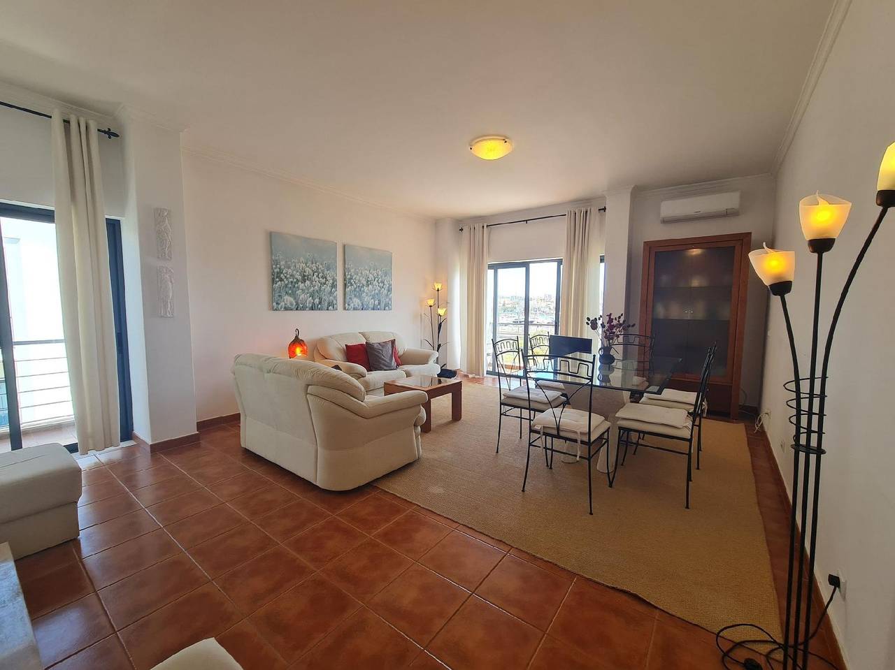 Appartamento intero, Sunny flat with balcony and air conditioning in São Sebastião, Lagos