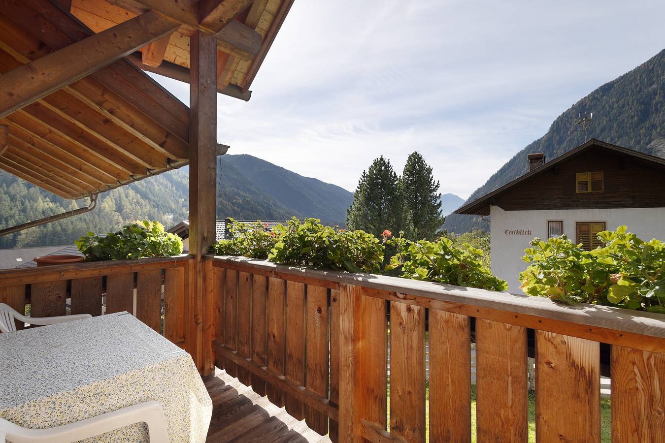 Appartamento intero, Appartamento 'Inneroswalderhof 3' con vista sulle montagne, giardino in comune e Wi-Fi in Antholz, Rasun Anterselva