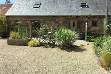 Gîte pour 4 personnes, avec terrasse et jardin à Plouzélambre