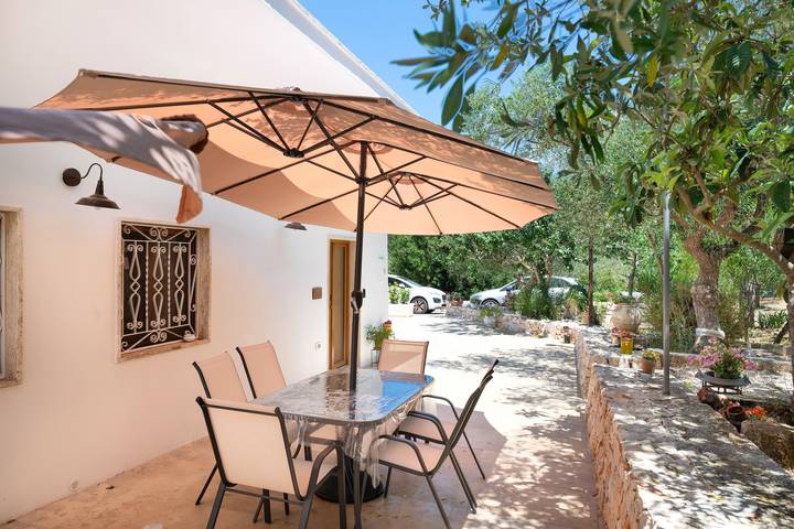 Apartamento entero, Suite 'Masseria Latorre - Antica Lamia' con jardín, Wi-Fi y aire acondicionado in Locorotondo, Region de Bari