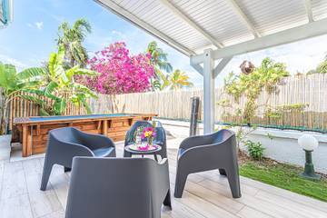 Gîte pour 6 personnes, avec jardin ainsi que terrasse et piscine dans Golf international de Saint François
