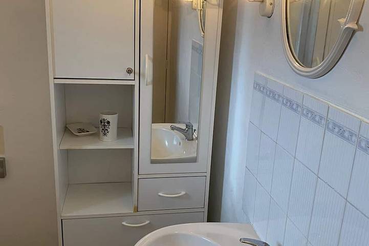 Location de vacances pour 2 personnes, avec terrasse ainsi que piscine et jardin à Berbiguières - 3