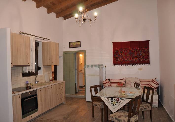 Holiday Home 'House For Rent In Apostolous' with Mountain View, Private Garden and Wi-Fi in Apostoli, Iraklio-Heraklio region