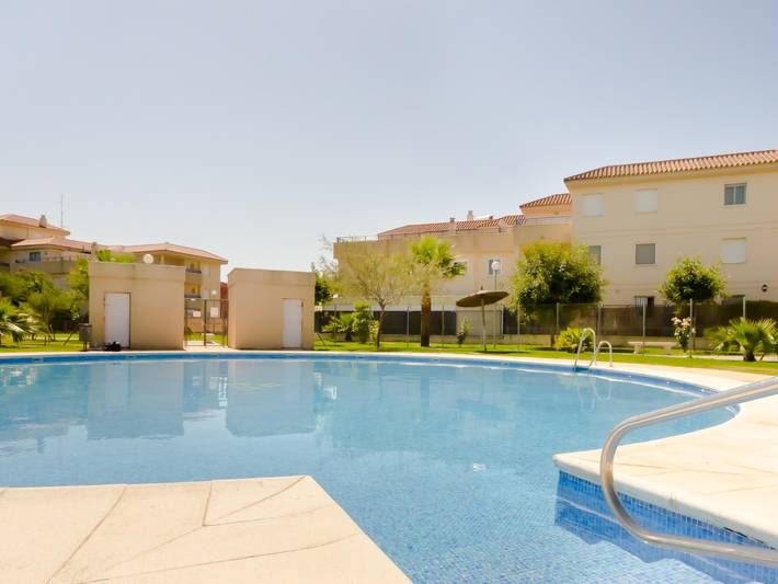 Ferienwohnung für 4 Personen, mit Terrasse und Garten sowie Pool