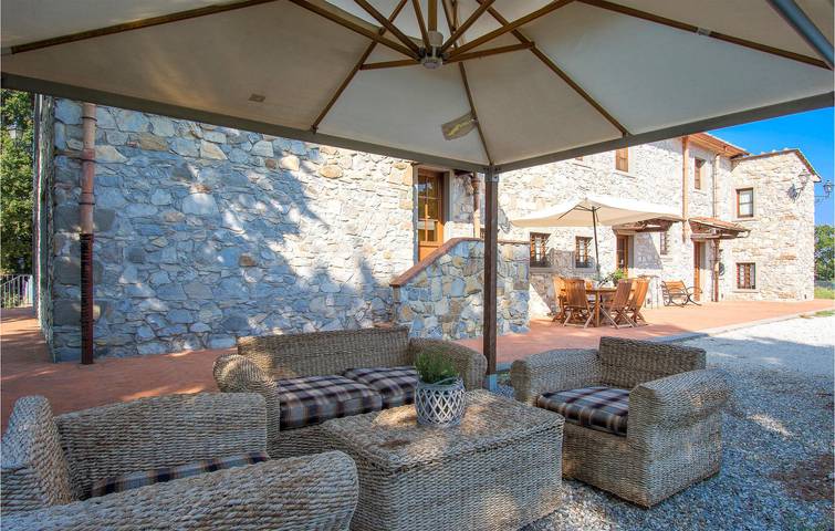Oasi a bordo piscina: 2 km da Serravalle Pistoiese in Serravalle Pistoiese, Provincia di Pistoia