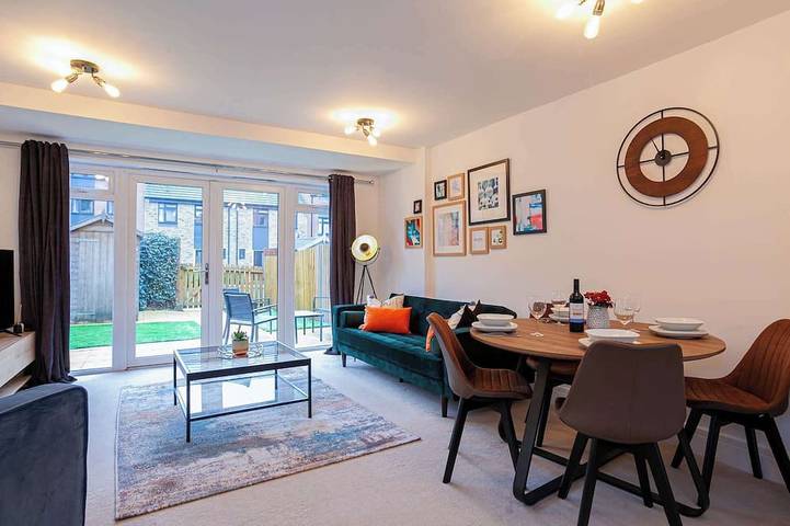 Apartment for 8 people, with garden in Stoke-on-Trent