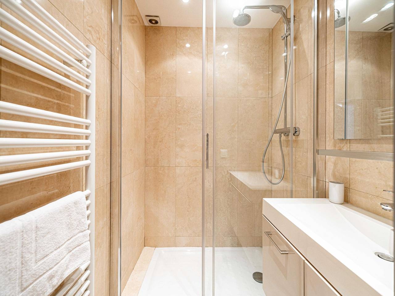 Ganze Wohnung, Modernes Apartment mit Klimaanlage, 1 Schlafzimmer, 4 Personen – mit Balkon in Cannes, Mittelmeerküste (Frankreich)