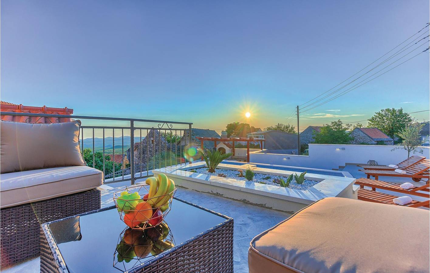 Holiday home for 10 people with terrace in Dalmatian Zagora