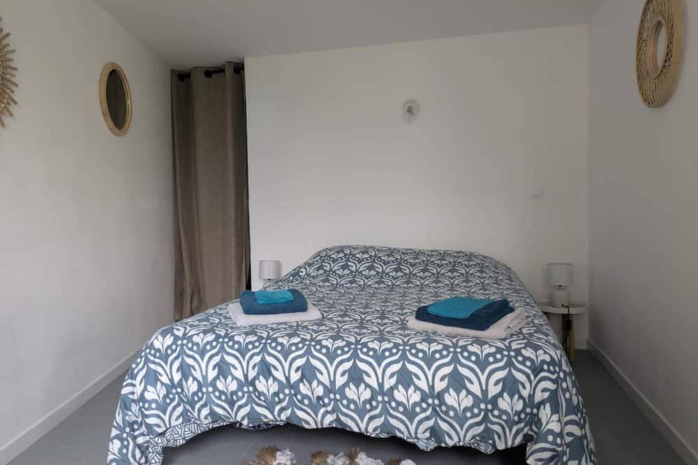 Entire apartment, Bright apartment 300m from the port in Locmiquélic, Côte des Mégalithes