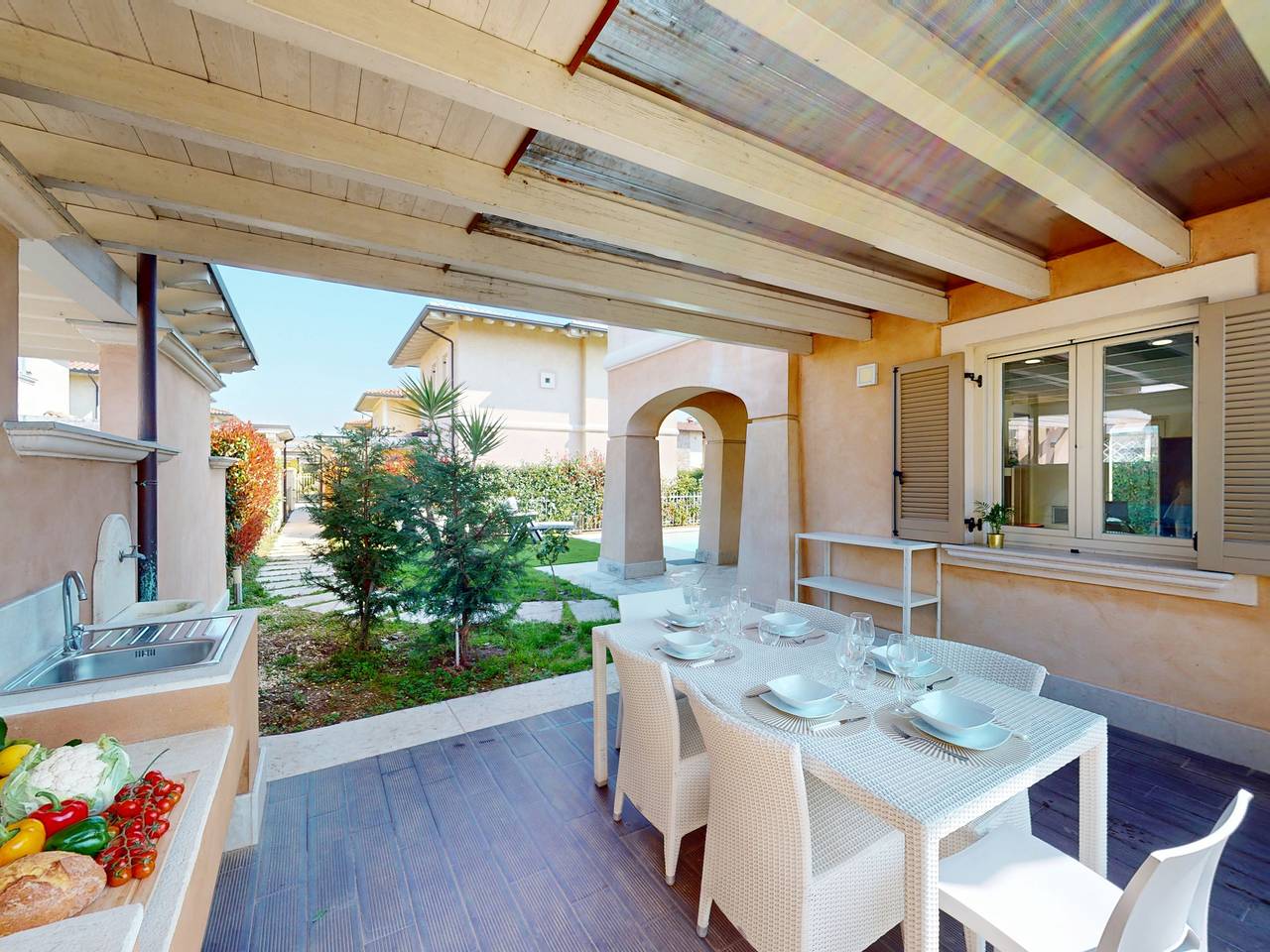 Villa Dolcevita piscina privata by Bookinggardal in Lido di Manerba, Manerba del Garda