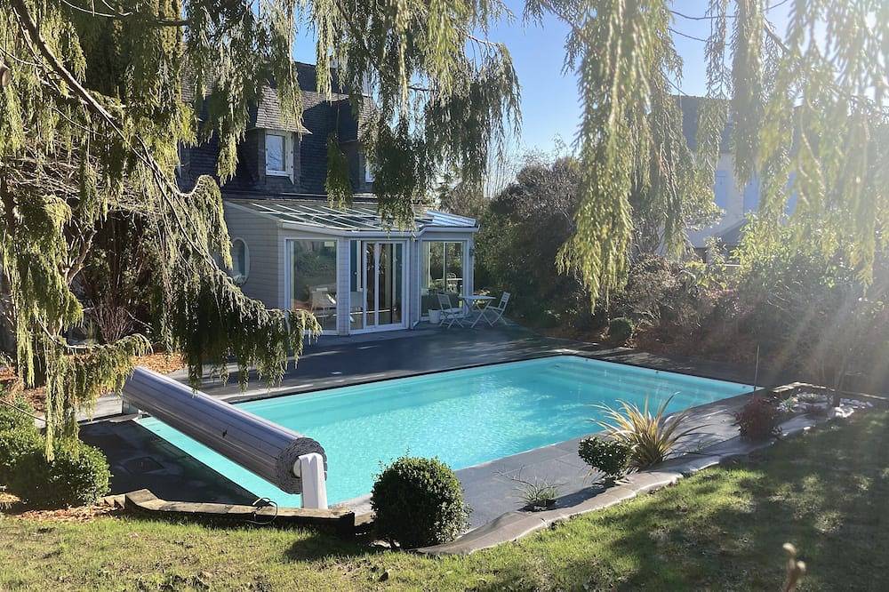 House with swimming pool perros-guirec, near beach and town center in Perros-Guirec, Rosa Granitküste