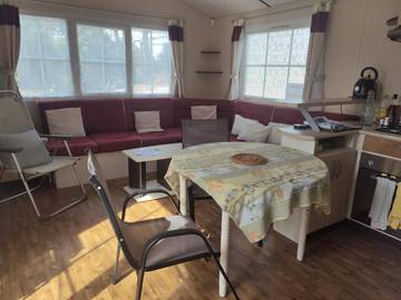 Camping pour 4 personnes, avec piscine et jacuzzi ainsi que terrasse et jardin à Gassin