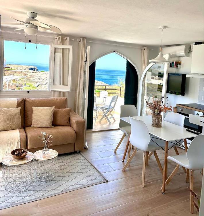 Ferienwohnung für 6 Personen, mit Terrasse und Pool sowie Ausblick in Los Delfines