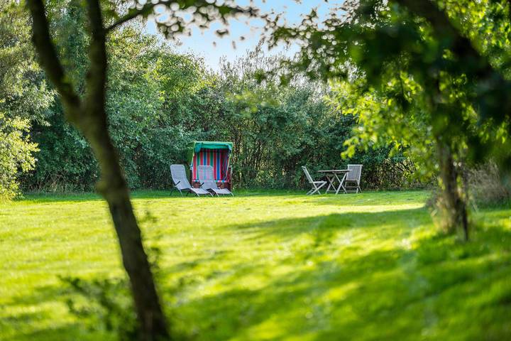 Ganze Wohnung, Ferienwohnung „Fewo Leuchtturm“ mit Gemeinschaftsgarten und Terrasse und WLAN in Nordfriesische Inseln (Schleswig-Holstein) (Schleswig-Holstein), Pellworm